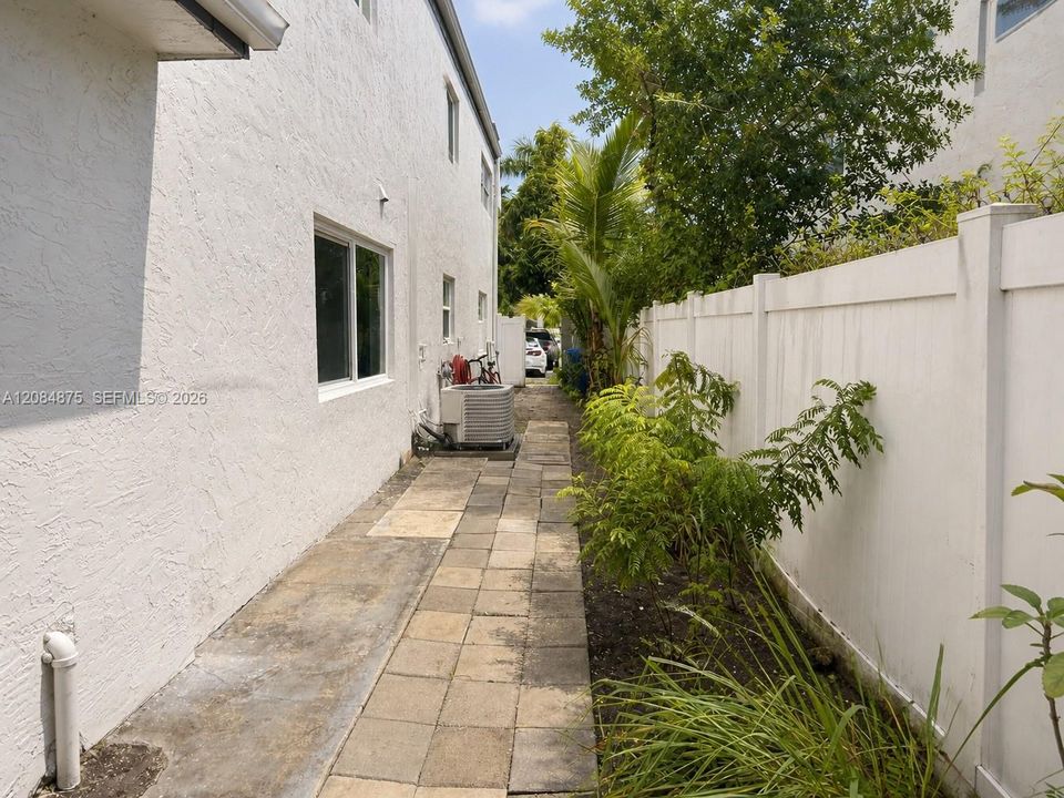 For Rent: $1,350 (1 beds, 1 baths, 500 Square Feet)