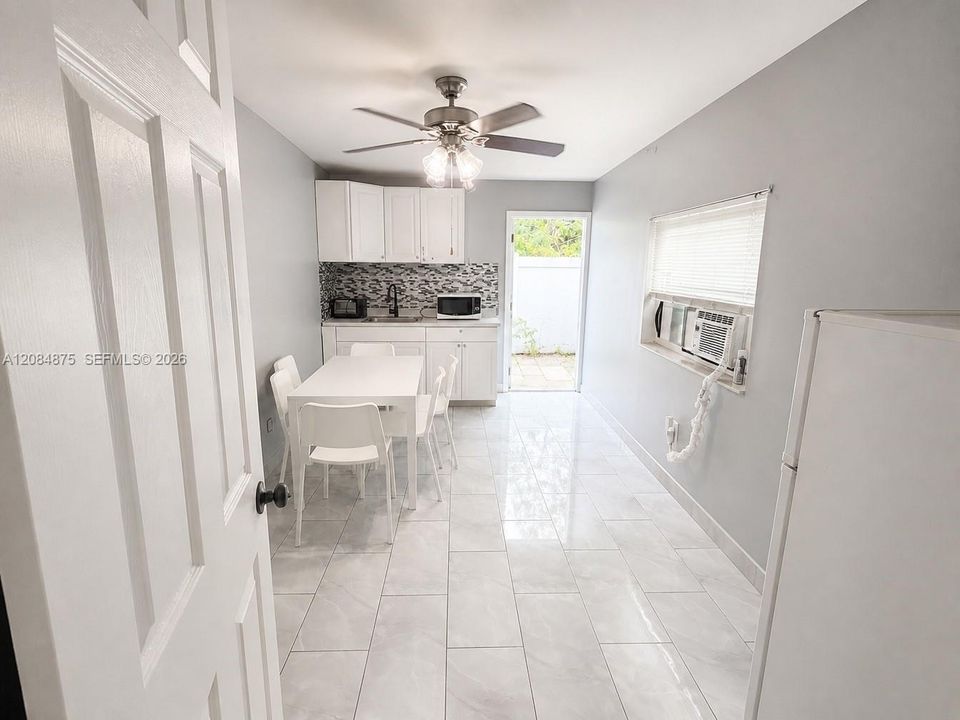 For Rent: $1,350 (1 beds, 1 baths, 500 Square Feet)