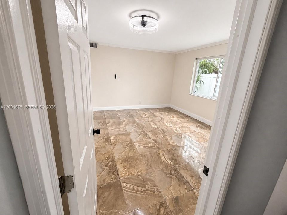 For Rent: $1,350 (1 beds, 1 baths, 500 Square Feet)