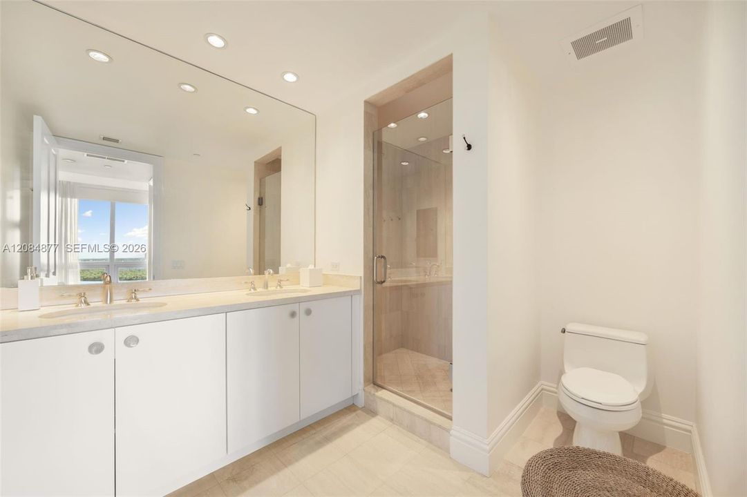 For Rent: $22,000 (2 beds, 2 baths, 2009 Square Feet)