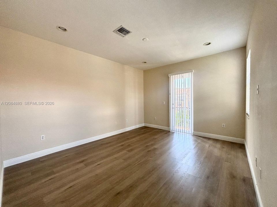 For Rent: $3,400 (3 beds, 2 baths, 1888 Square Feet)