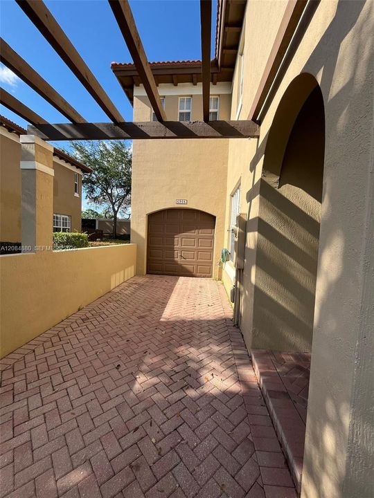 For Rent: $3,400 (3 beds, 2 baths, 1888 Square Feet)