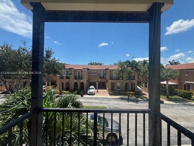 For Rent: $3,400 (3 beds, 2 baths, 1888 Square Feet)