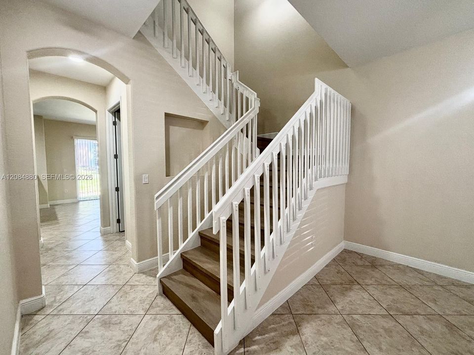 For Rent: $3,400 (3 beds, 2 baths, 1888 Square Feet)