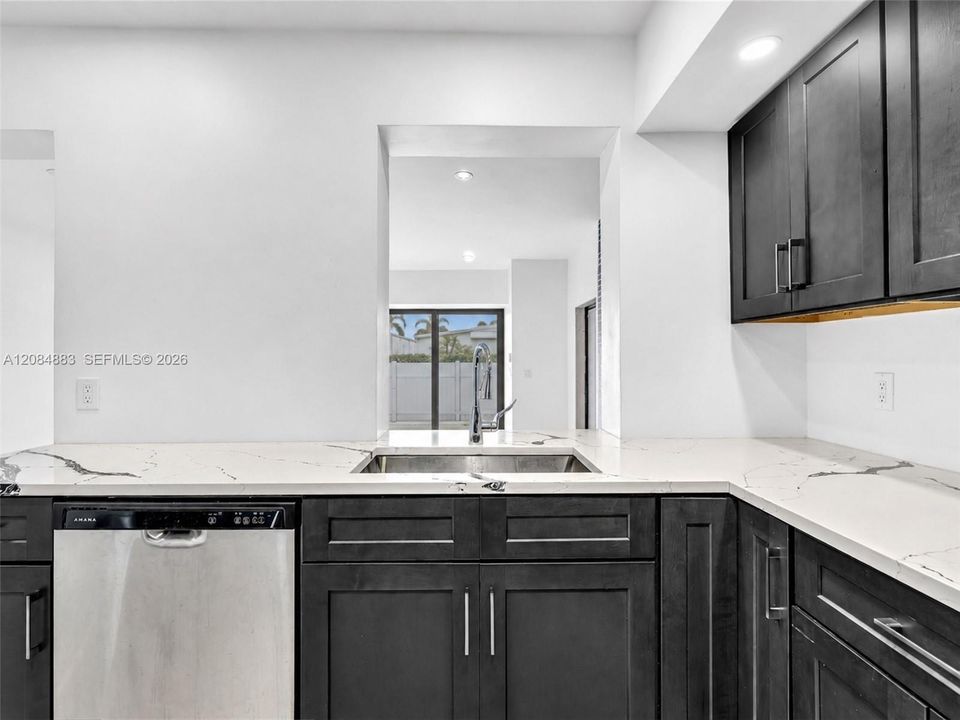 For Sale: $799,000 (3 beds, 3 baths, 2025 Square Feet)
