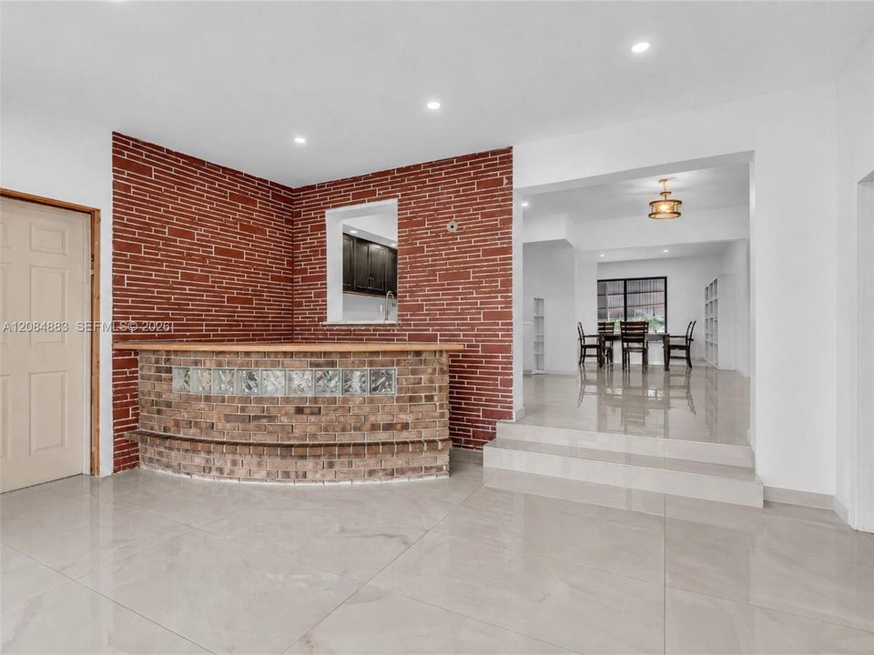 For Sale: $799,000 (3 beds, 3 baths, 2025 Square Feet)