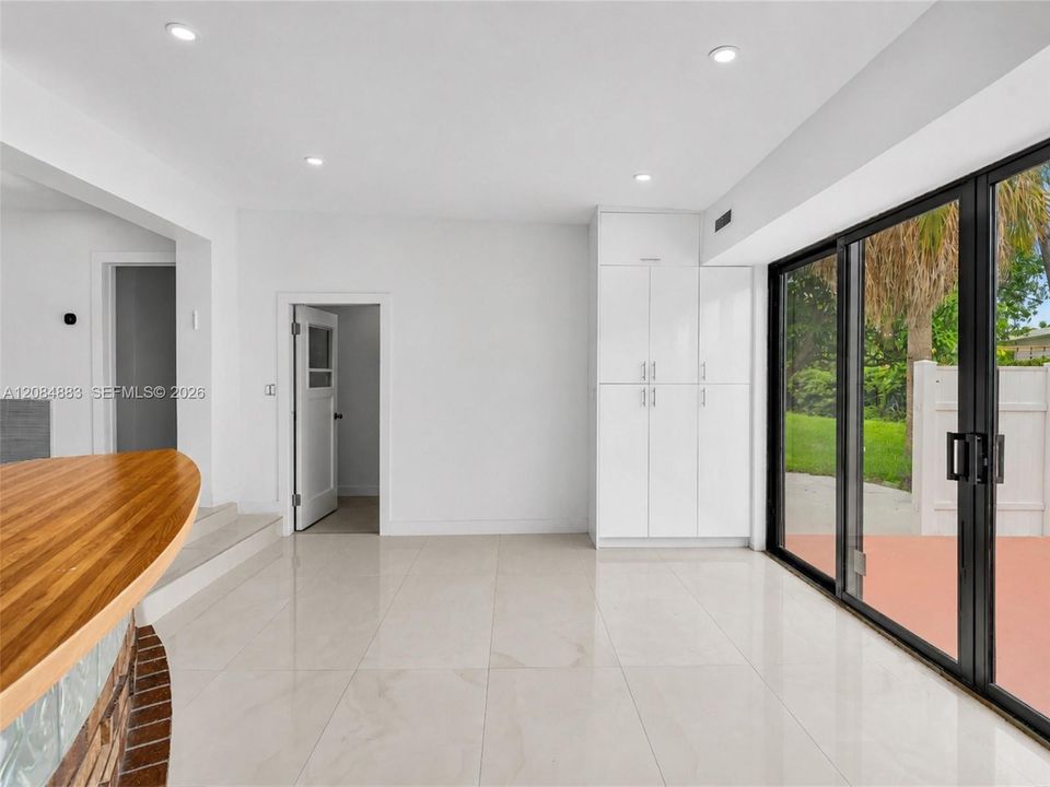 For Sale: $799,000 (3 beds, 3 baths, 2025 Square Feet)