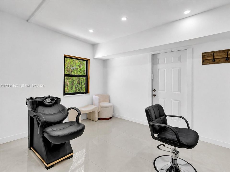 For Sale: $799,000 (3 beds, 3 baths, 2025 Square Feet)