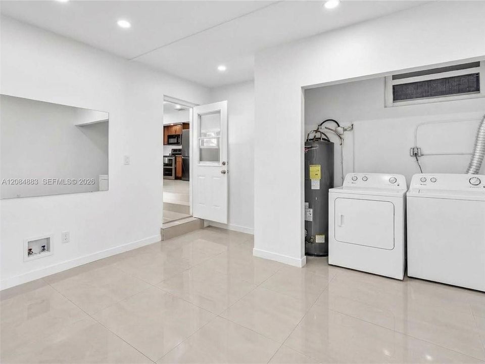 For Sale: $799,000 (3 beds, 3 baths, 2025 Square Feet)