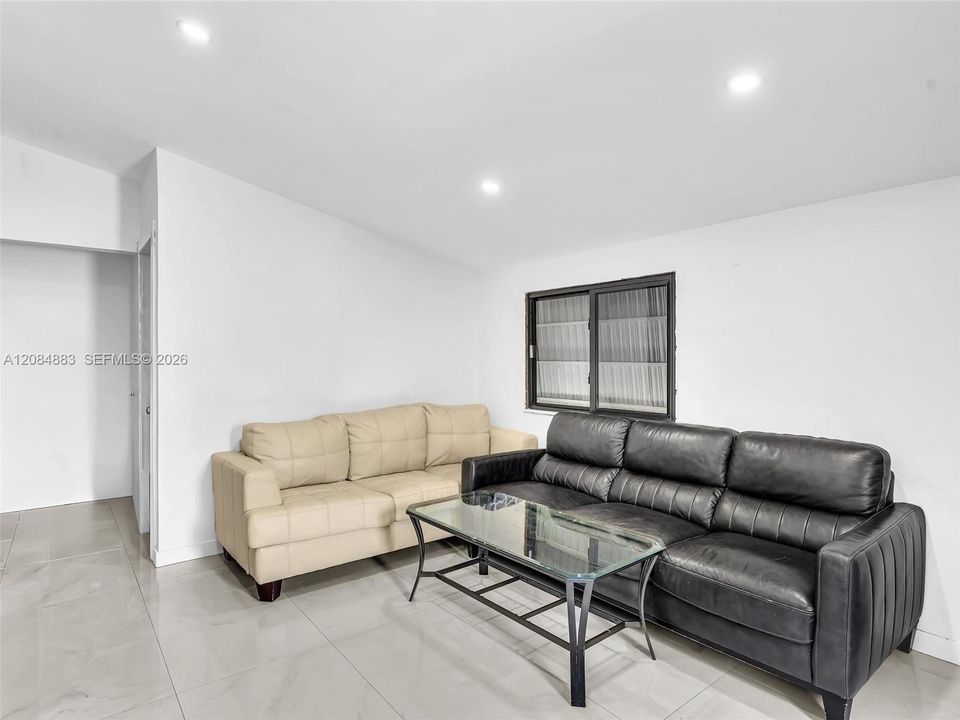 For Sale: $799,000 (3 beds, 3 baths, 2025 Square Feet)
