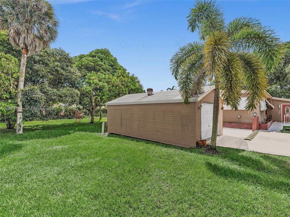 For Sale: $799,000 (3 beds, 3 baths, 2025 Square Feet)