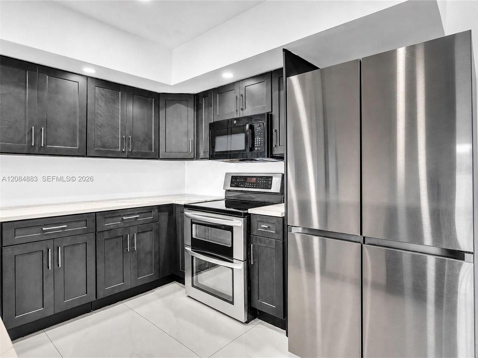 For Sale: $799,000 (3 beds, 3 baths, 2025 Square Feet)