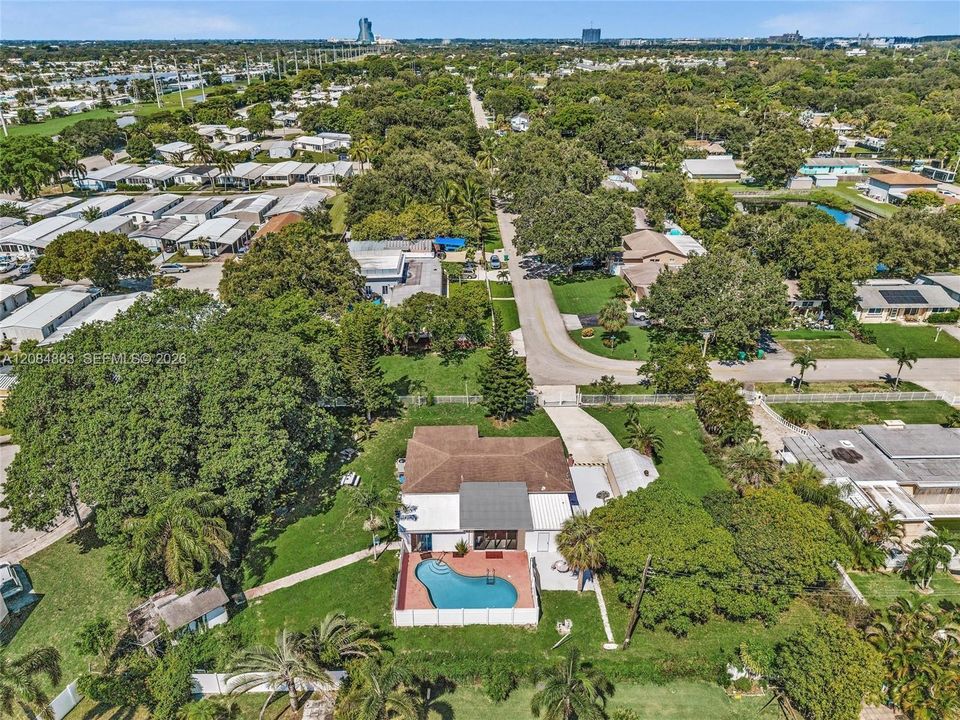 For Sale: $799,000 (3 beds, 3 baths, 2025 Square Feet)