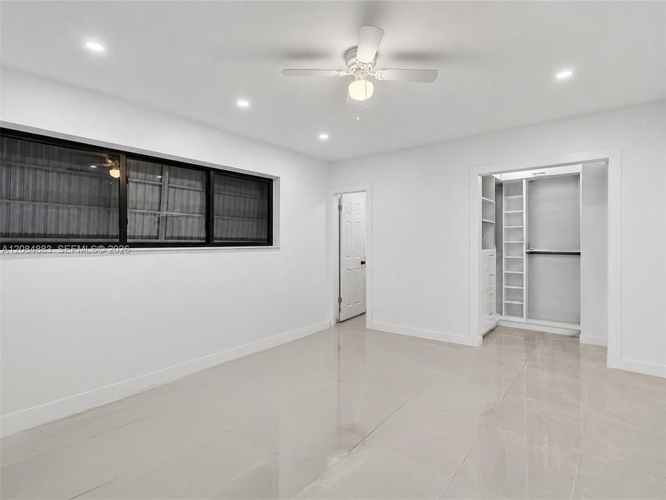 For Sale: $799,000 (3 beds, 3 baths, 2025 Square Feet)