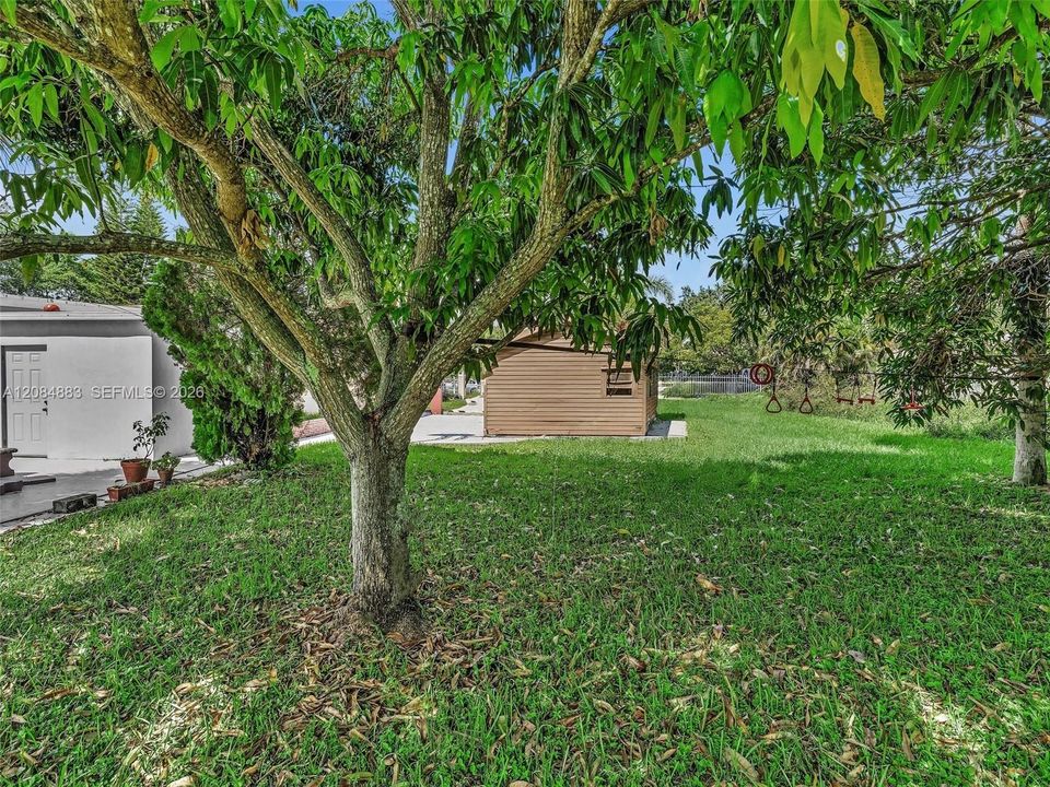 For Sale: $799,000 (3 beds, 3 baths, 2025 Square Feet)