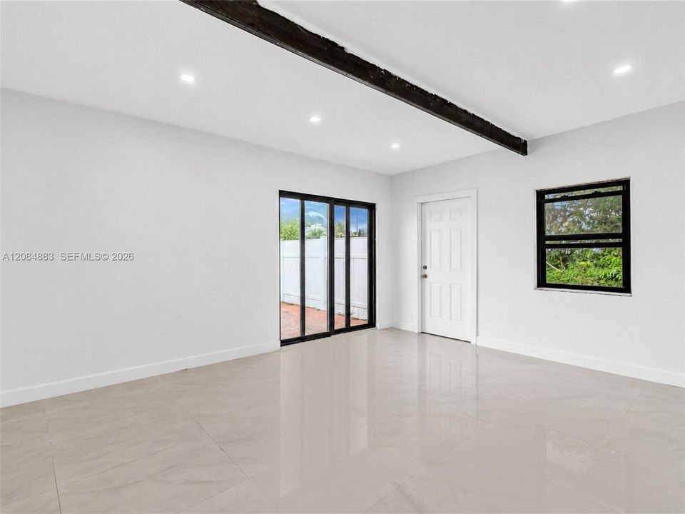 For Sale: $799,000 (3 beds, 3 baths, 2025 Square Feet)