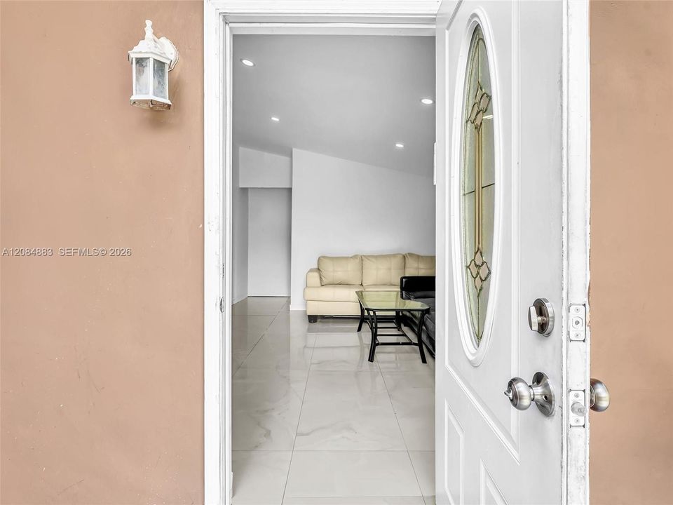 For Sale: $799,000 (3 beds, 3 baths, 2025 Square Feet)