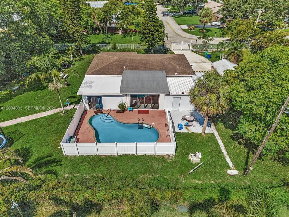 For Sale: $799,000 (3 beds, 3 baths, 2025 Square Feet)