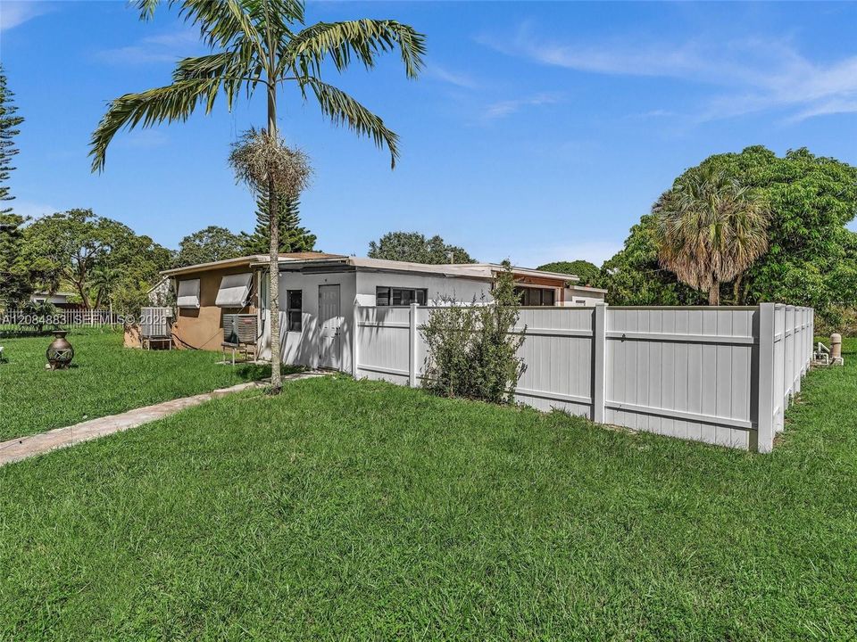 For Sale: $799,000 (3 beds, 3 baths, 2025 Square Feet)