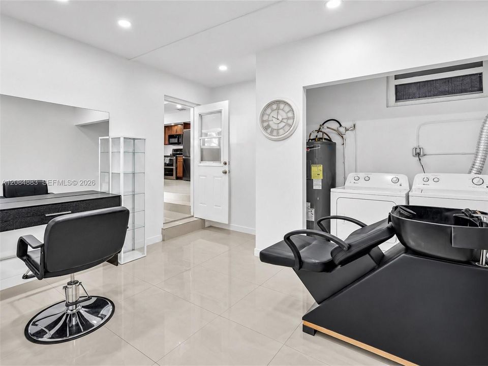 For Sale: $799,000 (3 beds, 3 baths, 2025 Square Feet)