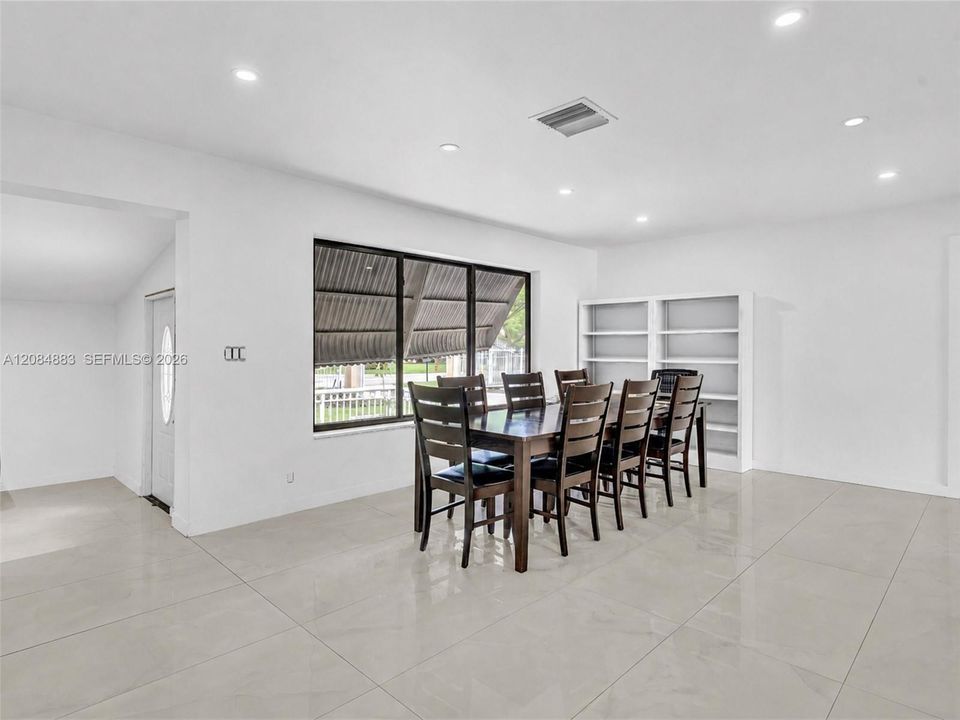 For Sale: $799,000 (3 beds, 3 baths, 2025 Square Feet)