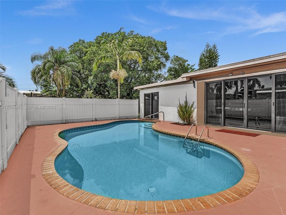For Sale: $799,000 (3 beds, 3 baths, 2025 Square Feet)
