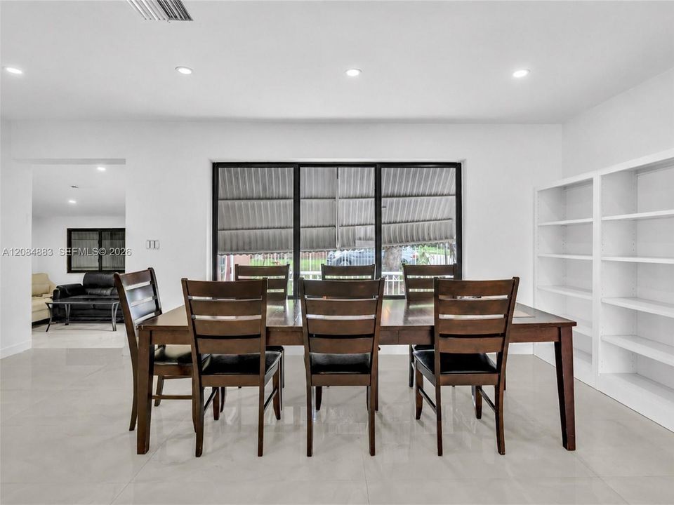 For Sale: $799,000 (3 beds, 3 baths, 2025 Square Feet)
