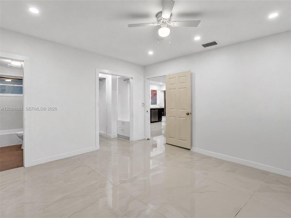 For Sale: $799,000 (3 beds, 3 baths, 2025 Square Feet)