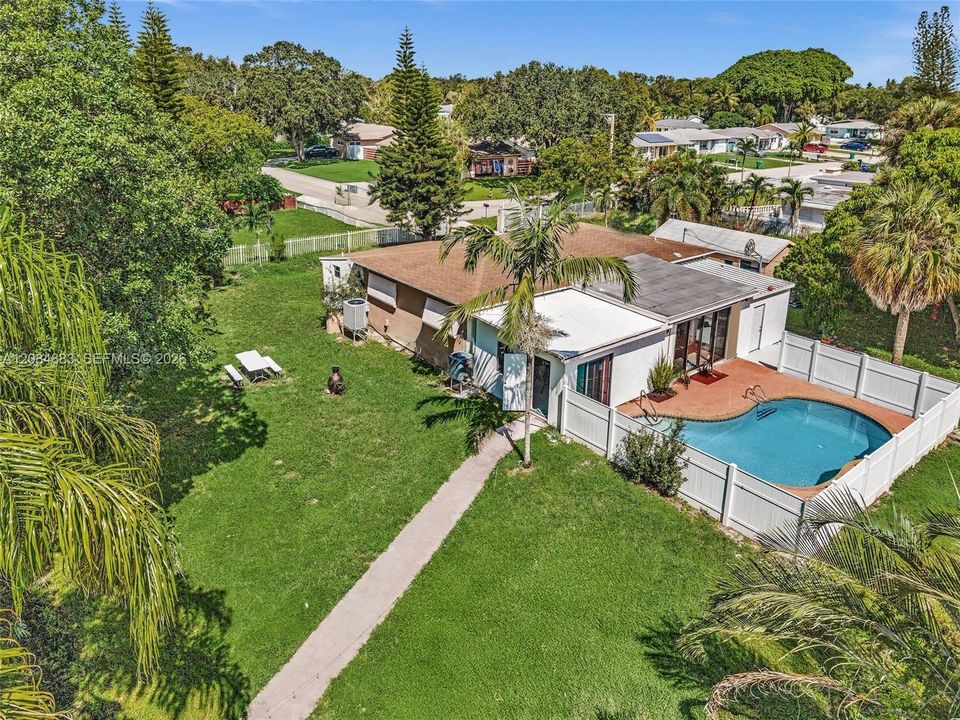 For Sale: $799,000 (3 beds, 3 baths, 2025 Square Feet)