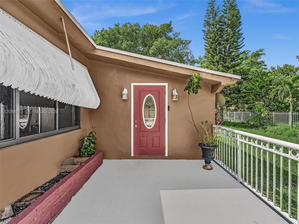 For Sale: $799,000 (3 beds, 3 baths, 2025 Square Feet)