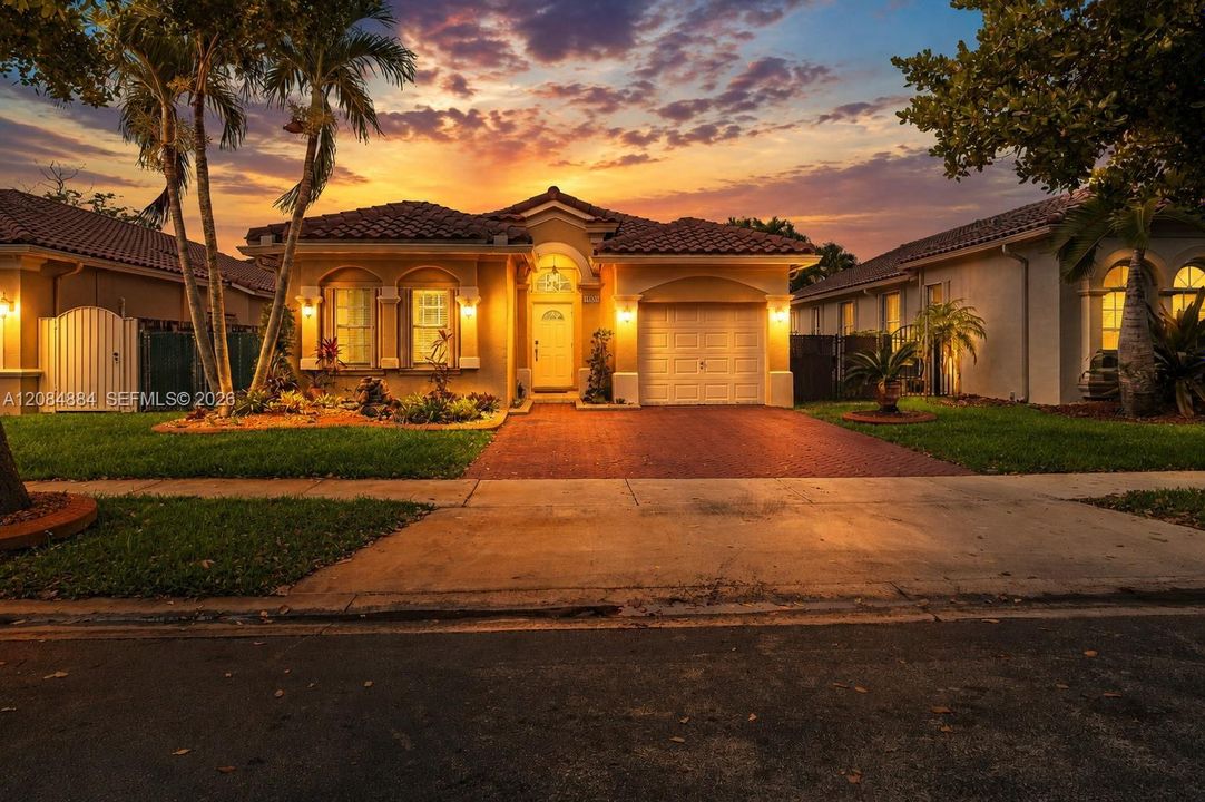 For Sale: $649,900 (3 beds, 2 baths, 1542 Square Feet)