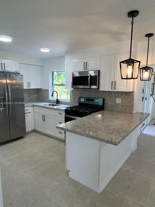 For Rent: $2,500 (5 beds, 2 baths, 1602 Square Feet)
