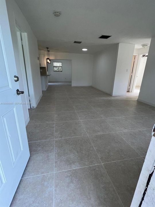 For Rent: $2,500 (5 beds, 2 baths, 1602 Square Feet)