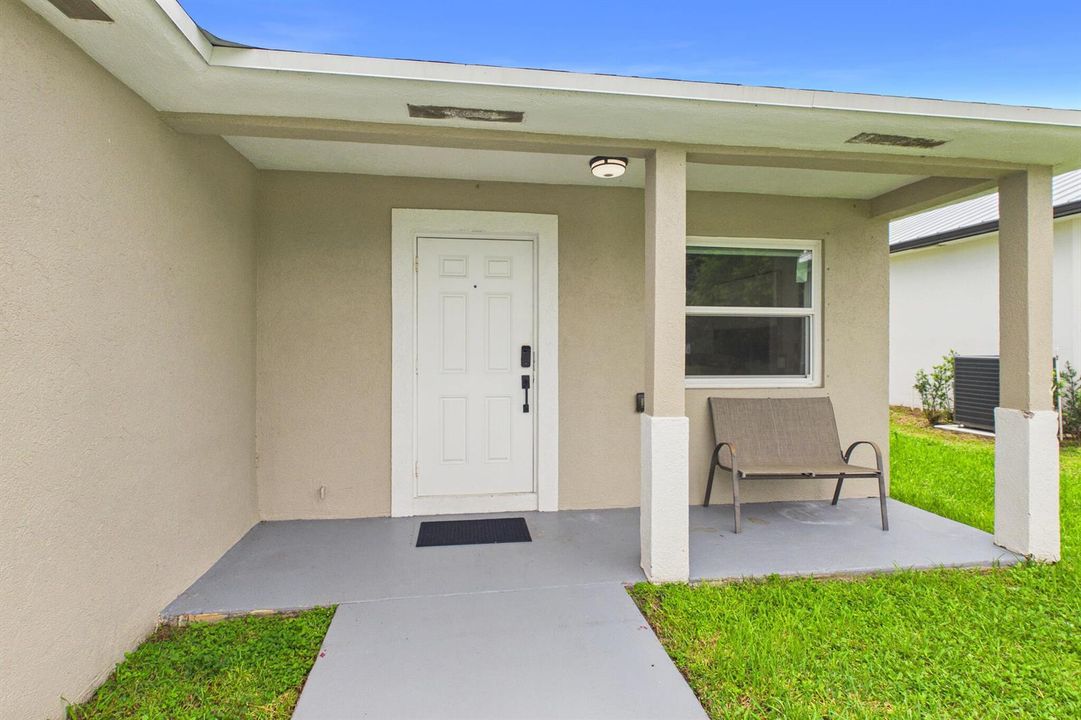 EXTERIOR_FRONT_9