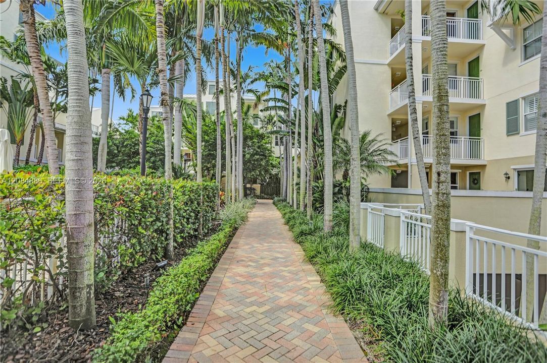 For Rent: $5,800 (3 beds, 2 baths, 2040 Square Feet)
