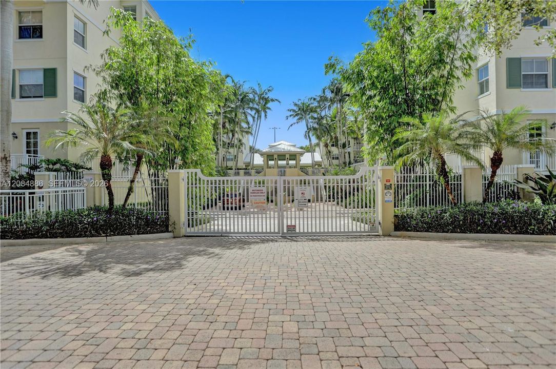 For Rent: $5,800 (3 beds, 2 baths, 2040 Square Feet)