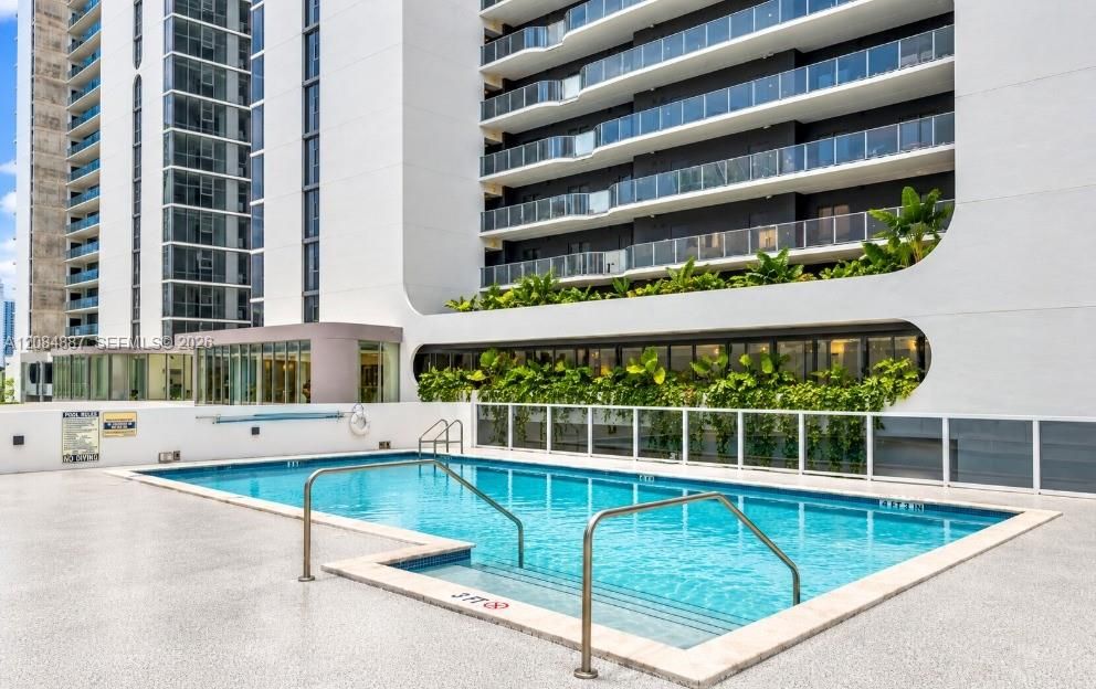 For Rent: $2,600 (1 beds, 1 baths, 663 Square Feet)
