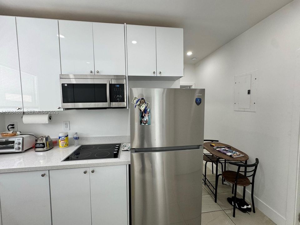 For Rent: $1,800 (1 beds, 1 baths, 460 Square Feet)
