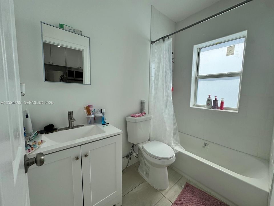 For Rent: $1,800 (1 beds, 1 baths, 460 Square Feet)
