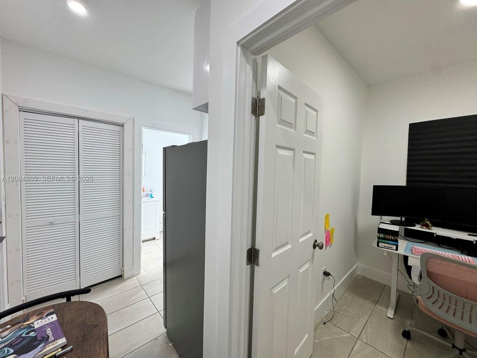 For Rent: $1,800 (1 beds, 1 baths, 460 Square Feet)