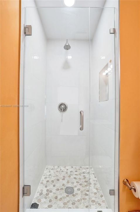 На продажу: $160,000 (2 спален, 2 ванн, 975 Квадратных фут)