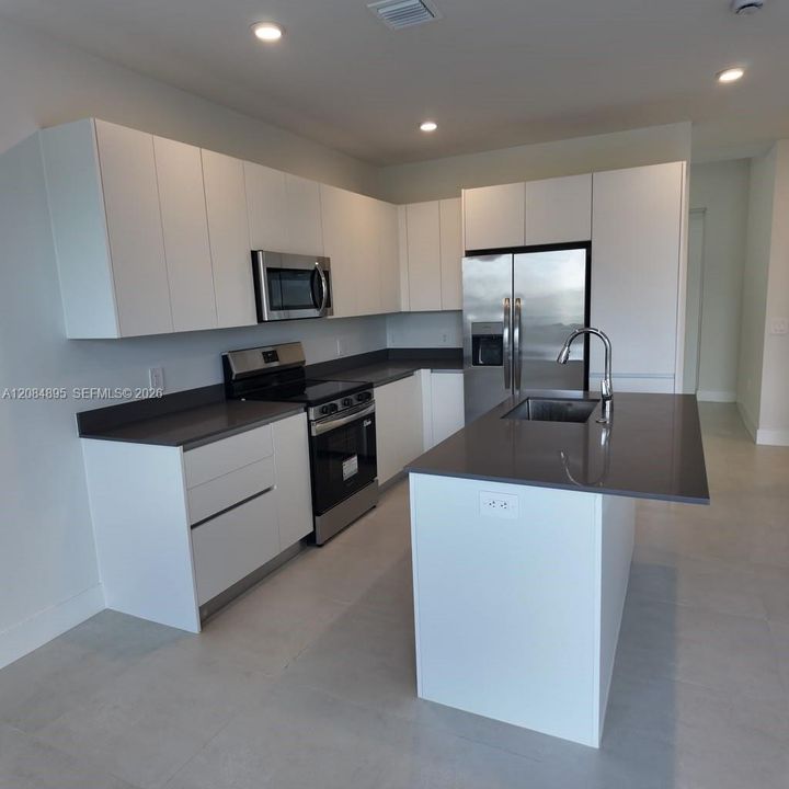For Rent: $2,850 (3 beds, 2 baths, 1558 Square Feet)
