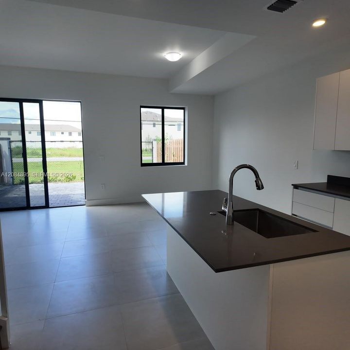For Rent: $2,850 (3 beds, 2 baths, 1558 Square Feet)