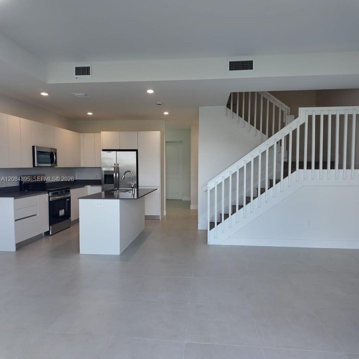 For Rent: $2,850 (3 beds, 2 baths, 1558 Square Feet)