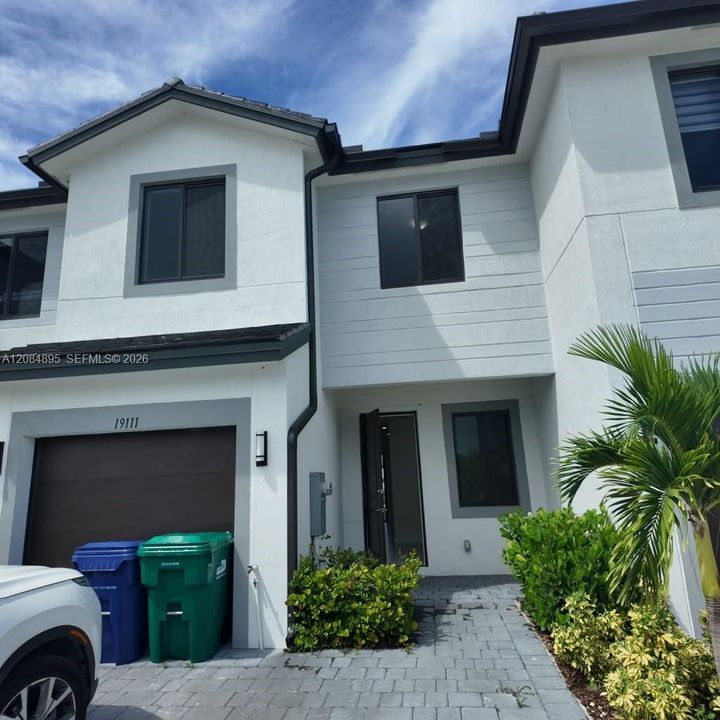 For Rent: $2,850 (3 beds, 2 baths, 1558 Square Feet)