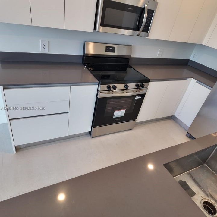 For Rent: $2,850 (3 beds, 2 baths, 1558 Square Feet)