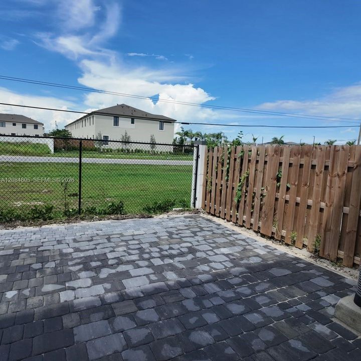 For Rent: $2,850 (3 beds, 2 baths, 1558 Square Feet)