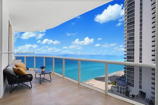 For Rent: $11,000 (3 beds, 3 baths, 1979 Square Feet)