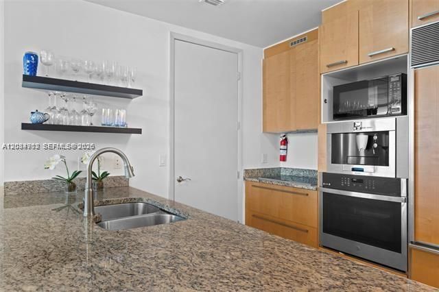 For Rent: $11,000 (3 beds, 3 baths, 1979 Square Feet)