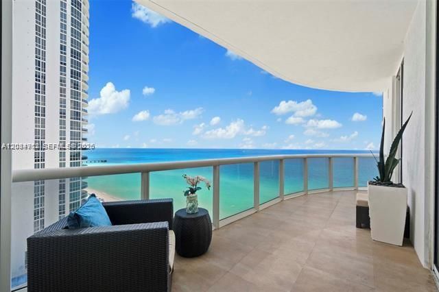 For Rent: $11,000 (3 beds, 3 baths, 1979 Square Feet)